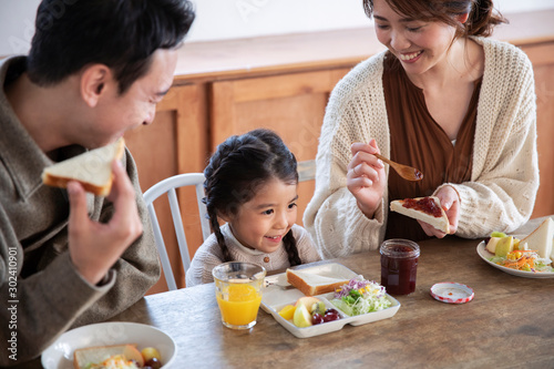 幸せな家族の食事風景 Buy This Stock Photo And Explore Similar Images At Adobe Stock Adobe Stock 幸せな家族の食事風景 Buy This Stock Photo And Explore Similar Images At Adobe Stock Adobe Stock