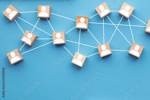 Fotomural Wooden blocks connected together on a blue background