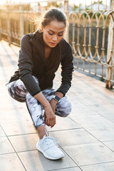 Poster - Image of beautiful athletic woman squatting while working out