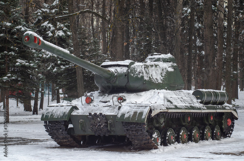 Fotografía IS-2 heavy tank monument in Victory park, Ulyanovsk
