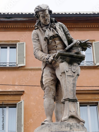 Piazza Galvani, Bologna, Italia: Statua antica di Luigi Galvani Poster Mural XXL