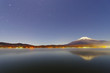 夜の富士山と山中湖