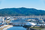 Fototapeta Tęcza - 日本、快晴の石巻市街と旧北上川中瀬と風力発電所