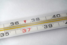 I termometri basano il loro funzionamento fisico sull'uso di una qualche grandezza fisica che varia con la temperatura