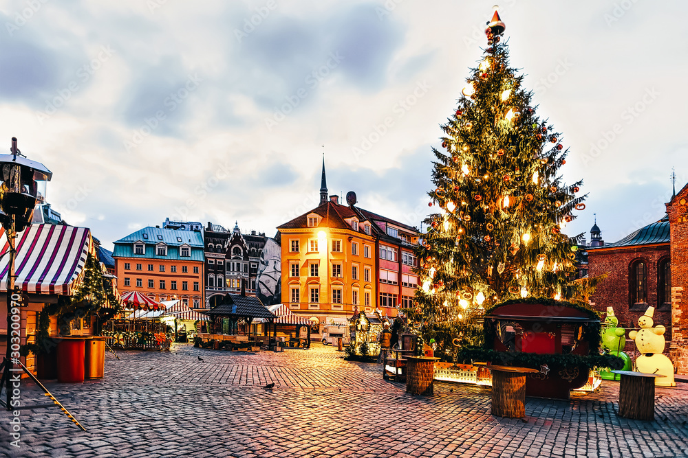 Photo Stock Main Christmas tree located at the Dome square in Christmas ...