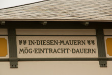 Spruch Am Woermannhaus