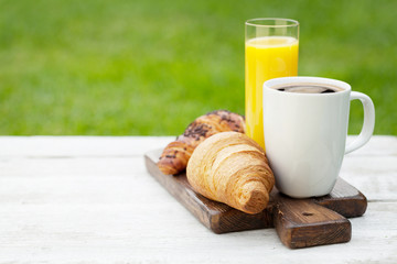 Coffee, orange juice and croissant