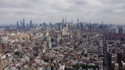 Canvas Print - Aerial shot above Manhattan buildings towards Midtown skyscrapers, New York