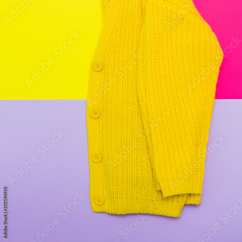Cuadros en Lienzo Fashionable set: part of yellow knitted cardigan on pastel bold background