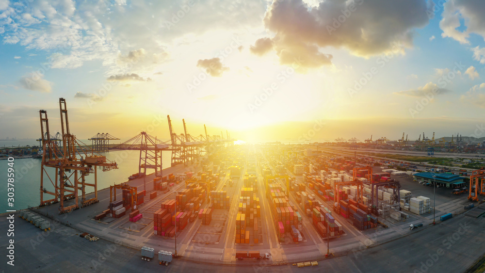 Shuttle Container Port Container ships loading and unloading in Hutchison Ports, Business ...