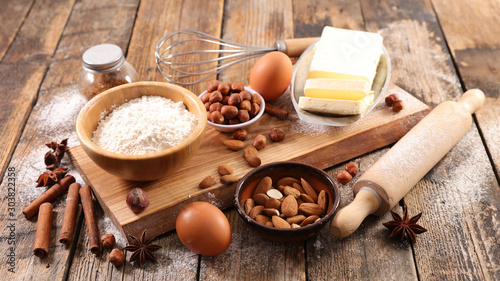 Fotografía baking food ingredient on wooden board, flour-egg-nut-butter and spices