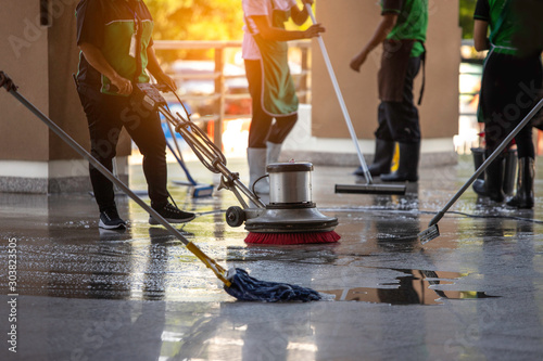 Cuadros en Lienzo The workers cleaning floor exterior walkway using polishing machine and chemical