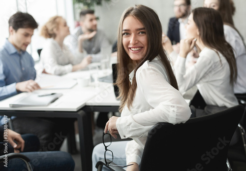Fotomural Happy business lady smiling to camera during meeting