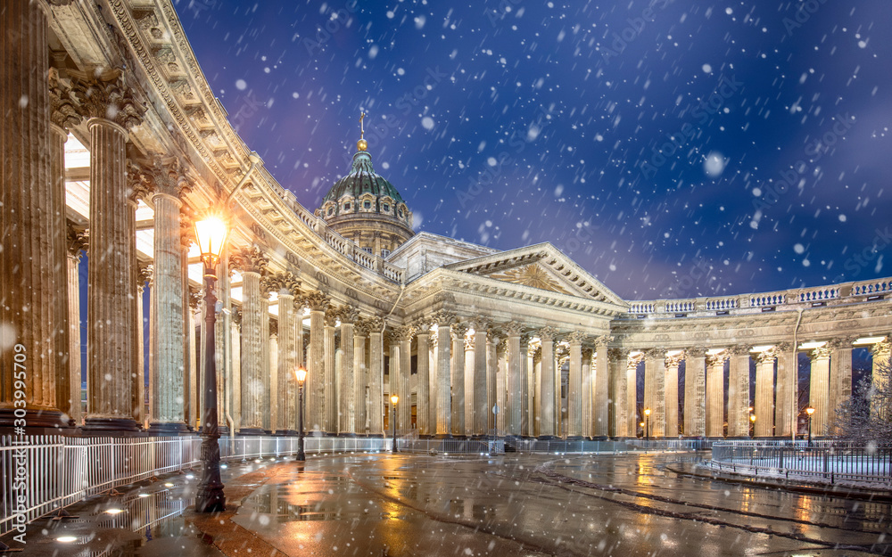 Kazan Cathedral or Kazanskiy Kafedralniy Sobor also known as the Cathedral of Our Lady of Kazan, is a Russian Orthodox Church on the Nevsky Prospekt in Saint Petersburg, Russia. Snow winter night. - obrazy, fototapety, plakaty 