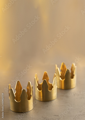 Fotomural Three gold crowns on black background, symbol of Tres Reyes Magos ( Three Wise Men) who come bringing gifts for the kids on Epiphany or Dia de Reyes Magos