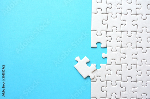 パズル 最後のピースを合わせるイメージ Buy This Stock Photo And Explore Similar Images At Adobe Stock Adobe Stock