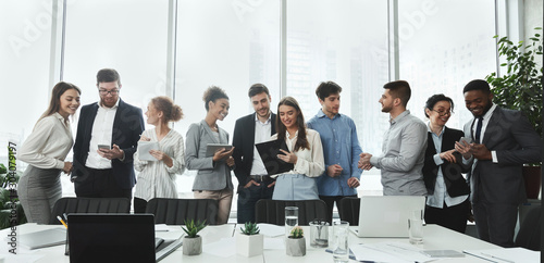 Cuadros en Lienzo Successful business team talking in conference room