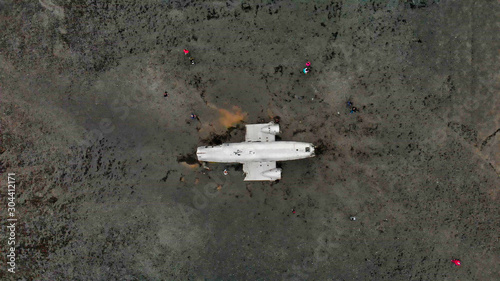 Fotografía Amazing aerial view from drone of famous Airplane Wreckage in Solheimasandur Bla