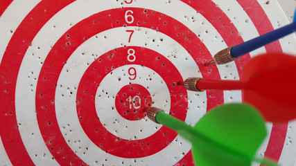 Dart board is full of traces, Concept for Attempts to achieve goals.