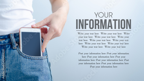 Fotografía Woman puts mobile phone in jeans pocket on gray light background