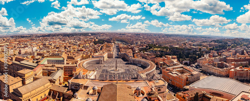 Fotomural Panoramic view of old aerial city Rome from Saint Peters Square in Vatican