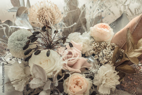 Fotografía Beautiful floral arrangement of fresh flowers close-up.