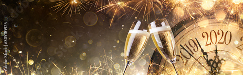 Fotomural New Year 2020 - Midnight With Champagne And Fireworks