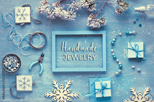 Fotomural Making handmade jewelry for friends as Winter holiday gifts