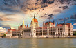 © Comofoto - Budapest, Donau und Parlament