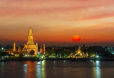 Fototapeta Na drzwi - Wat Arun Ratchawararam Ratchawaramahawihan or  Wat Arun meaning Temple of Dawn on Chao Phraya River at sunset , Bangkok , Thailand