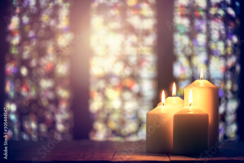 Fotografía Candles in a church background