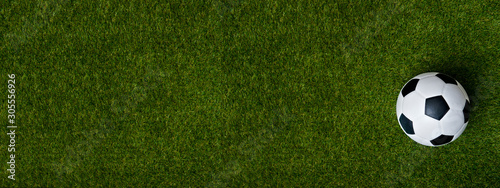 Fotografía Closeup of soccer ball on green grass
