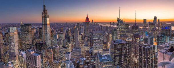 Fototapete - New York City Manhattan midtown buildings skyline evening sunset