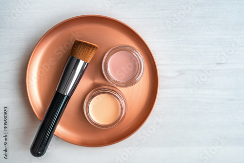 Fotomural Make-up foundation brush beauty products cream blush and contour pots on mixing palette for makeup artist