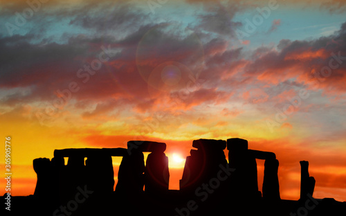 Fotomural Stonehenge at dawn , Wiltshire, UK