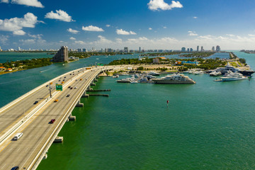 Fototapete - Aerial Miami Beach and Biscayne Bay scene colorful vibes