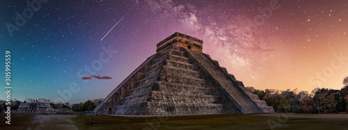 Fotografía chitchenitza during with Milky Way Galaxy
