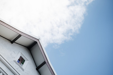 Eaves with white clouds and blue skies