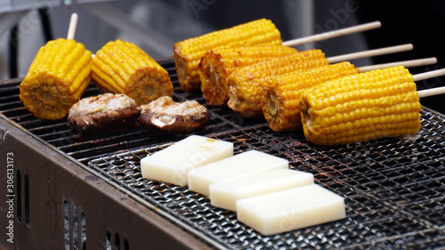 祭りの出店のバーベキュー トウモロコシ しいたけ 餅 Stock Photo Adobe Stock