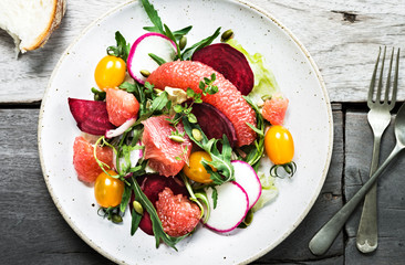 Wall Mural - Pomelo with Beetroot, Cherry Tomato and Rocket Salad