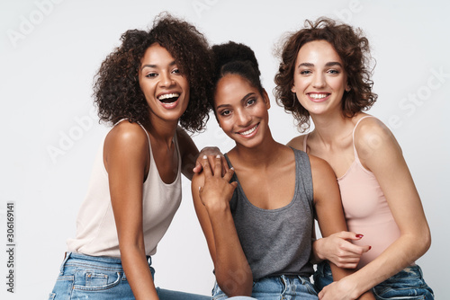 Cuadros en Lienzo Portrait of gorgeous multiracial women standing together and smiling