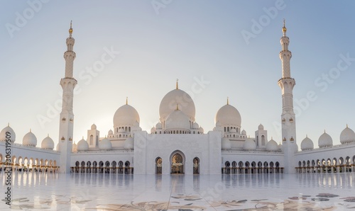 Fotografía Low angle shot of the historic Sheikh Zayed mosque in Abu Dhabi, United Arab Emi