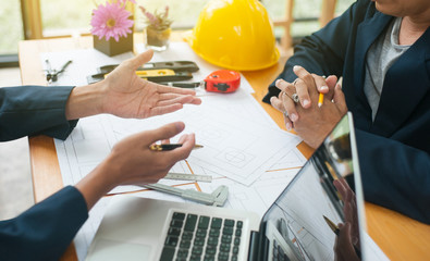 Businessmen and architects discuss the design of construction projects.