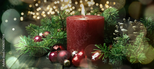 Fototapeta Erster Advent - Brennende rote Adventskerze - Weihnachten Hintergrund Banner