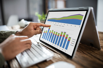 Poster - Businessman Analyzing Graph On Laptop
