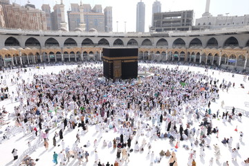 Wall Mural - Muslim Pilgrims at The Kaaba in The Haram Mosque of Mecca, Saudi Arabia, during Hajj.