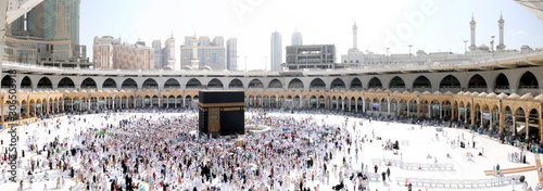 Fotomural Muslim Pilgrims at The Kaaba in The Haram Mosque of Mecca, Saudi Arabia, during Hajj