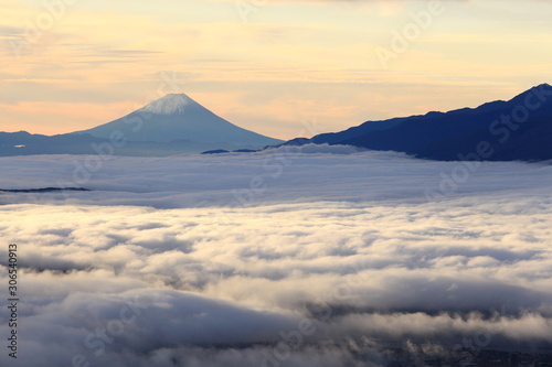 高ボッチ高原の朝 雲海と富士山 Buy This Stock Photo And Explore Similar Images At Adobe Stock Adobe Stock 高ボッチ高原の朝 雲海と富士山 Buy This Stock Photo And Explore Similar Images At Adobe Stock Adobe Stock