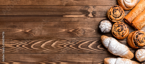 Fotomural Tasty pastries on wooden background