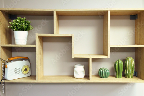 Fotografía Home interior decoration, wooden wall shelf with objects composition- vase, decorative elements from ceramic, pot with plant, retro style radio